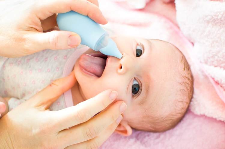 छोटे शिशु में नेसल ड्राप (nasal drop saline drops) इस्तेमाल करने का तरीका
